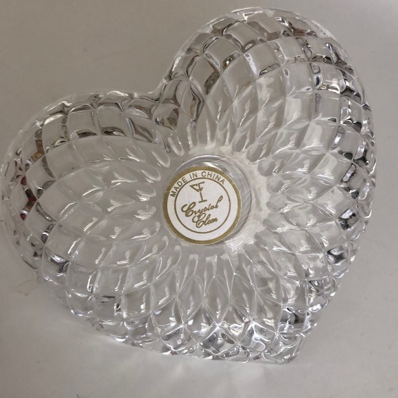 Crystal Cut Heart Shaped Jewlery Holder Trinket Dish 4 1/2” x 4” approx Glass - Picture 10 of 10